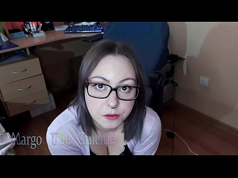 ❤️ Une fille sexy avec des lunettes suce profondément un gode devant la caméra ❤️ Porno fait maison at us ❌❤