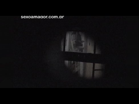 ❤️ Blondie se fait secrètement filmer par un voyeur du quartier caché derrière des briques creuses. ❤️ Porno fait maison at us ❌❤