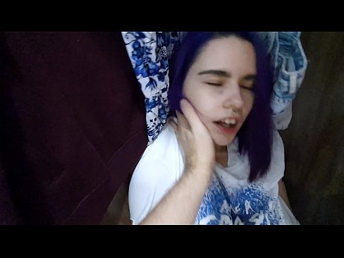 ❤️ J'ai trouvé ma soeur dans le placard et je l'ai aidée à jouir. ❤️ Porno fait maison at us ❌❤